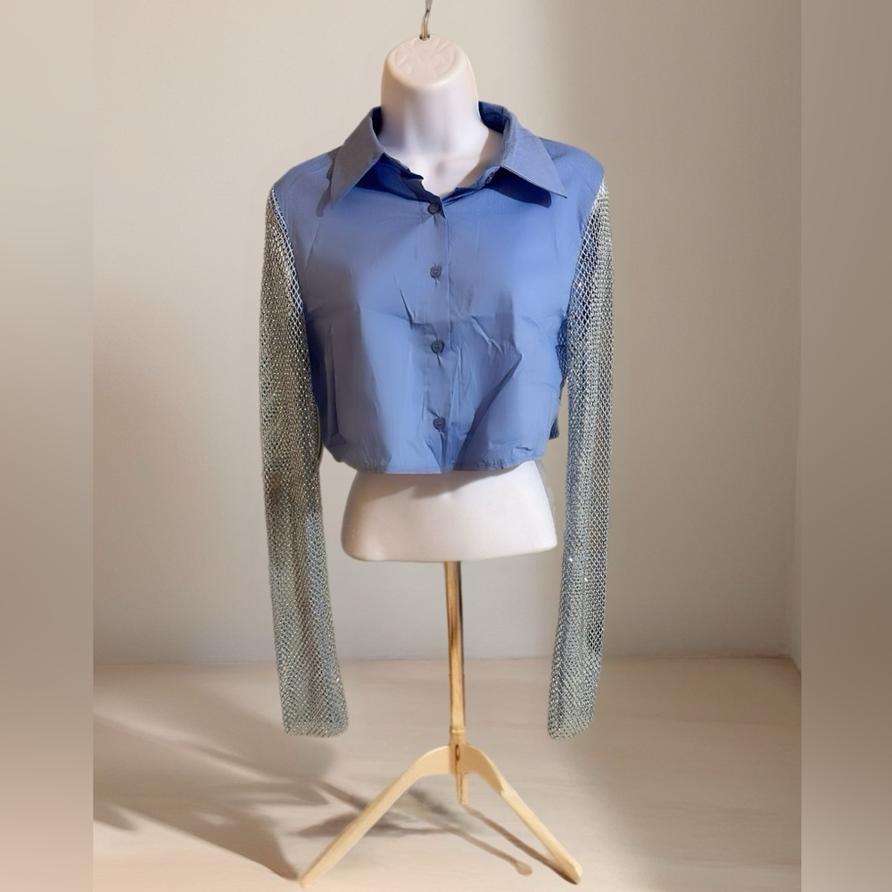 ✨ Hot & Delicious Cropped Blue Button-Up Shirt w/ Silver Mesh Chain Slee…